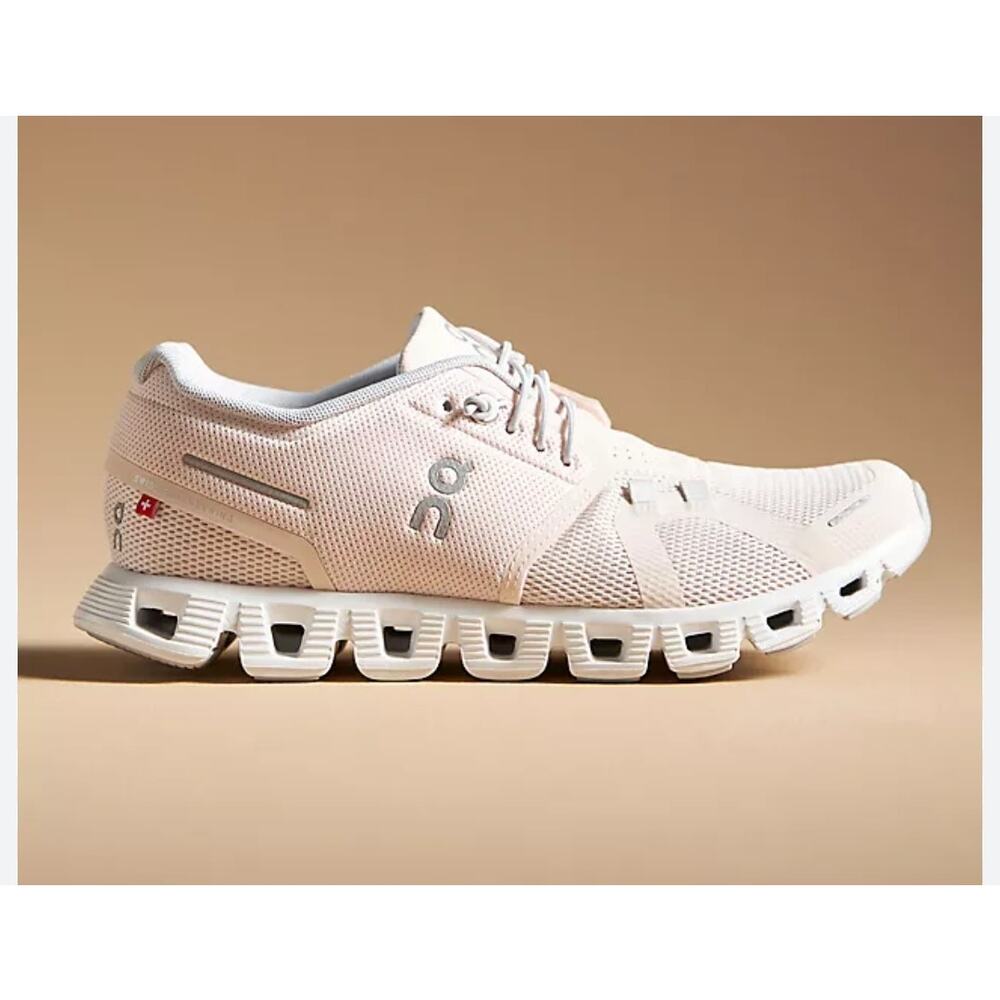 On Cloud 5 Sneakers Pre-Loved in Excellent condition Woman's Size 9